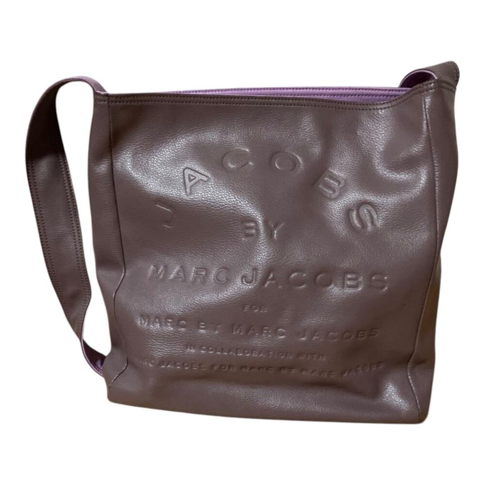 Marc Jacobs Lavender Leather Shoulder Bag – Purple Lining – Embossed Logo